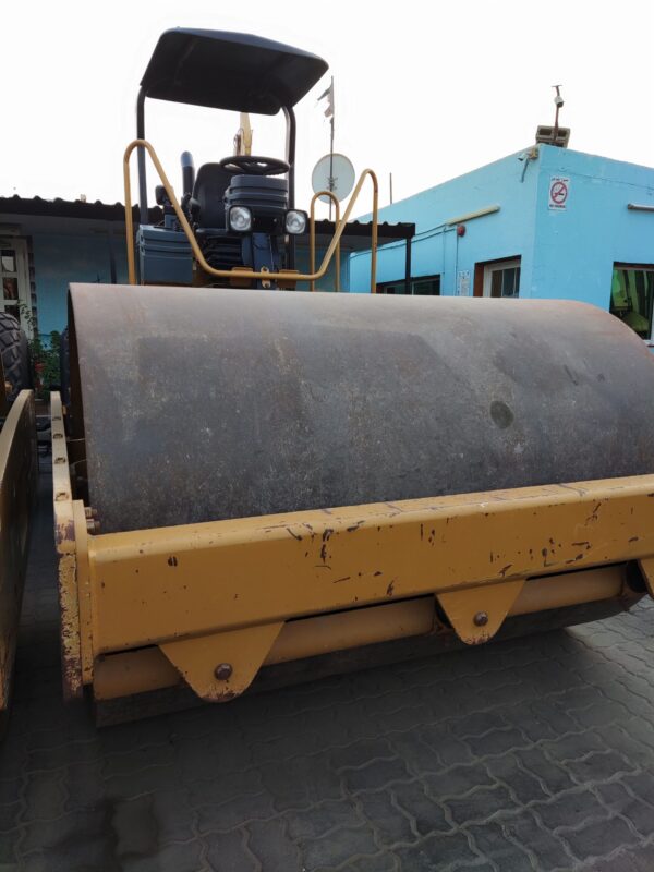 Padfoot Drum Compactor- CAT CP76