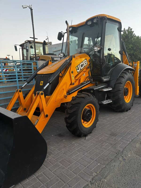 KOMATSU JCB 3CX BACKHOE LOADER